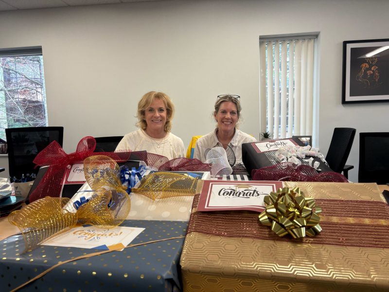 Volunteer Gift Wrapping