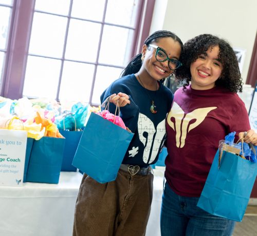 Scholars-with-gift-bags (Photographer_ Kristie Dean) (2) Scholars-with-gift-bags (Photographer_ Kristie Dean) (2)